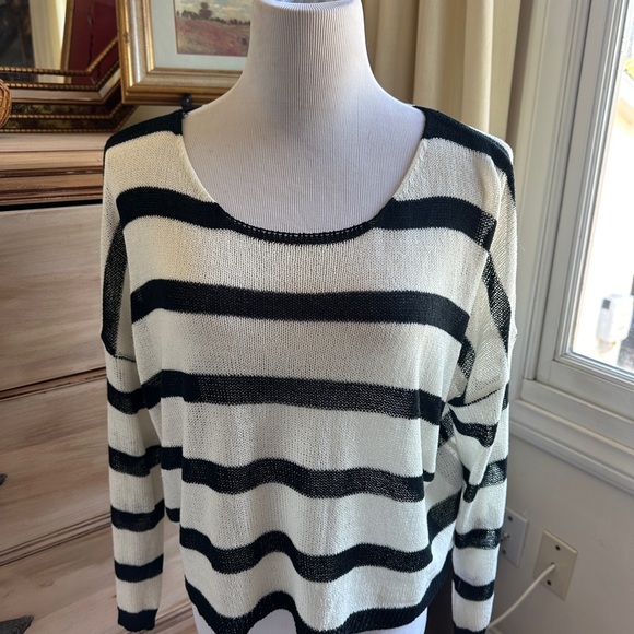 Superdown Black and White Crew Neck Sweater - Picture 2 of 4